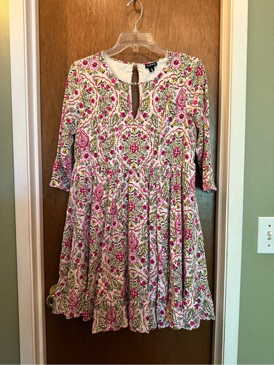 torrid Dresses & Skirts - Torrid White Floral Dress with Pink & Green Accents